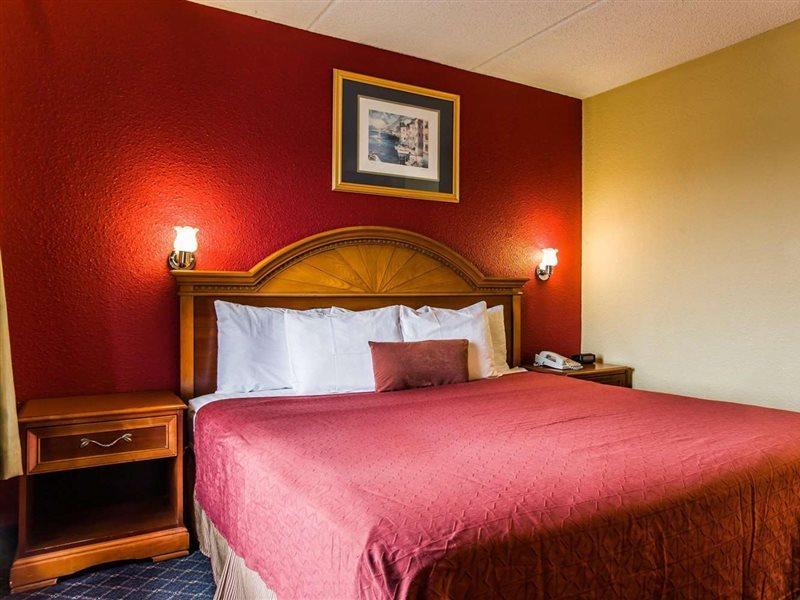 Rodeway Inn Charlotte Downtown Dış mekan fotoğraf