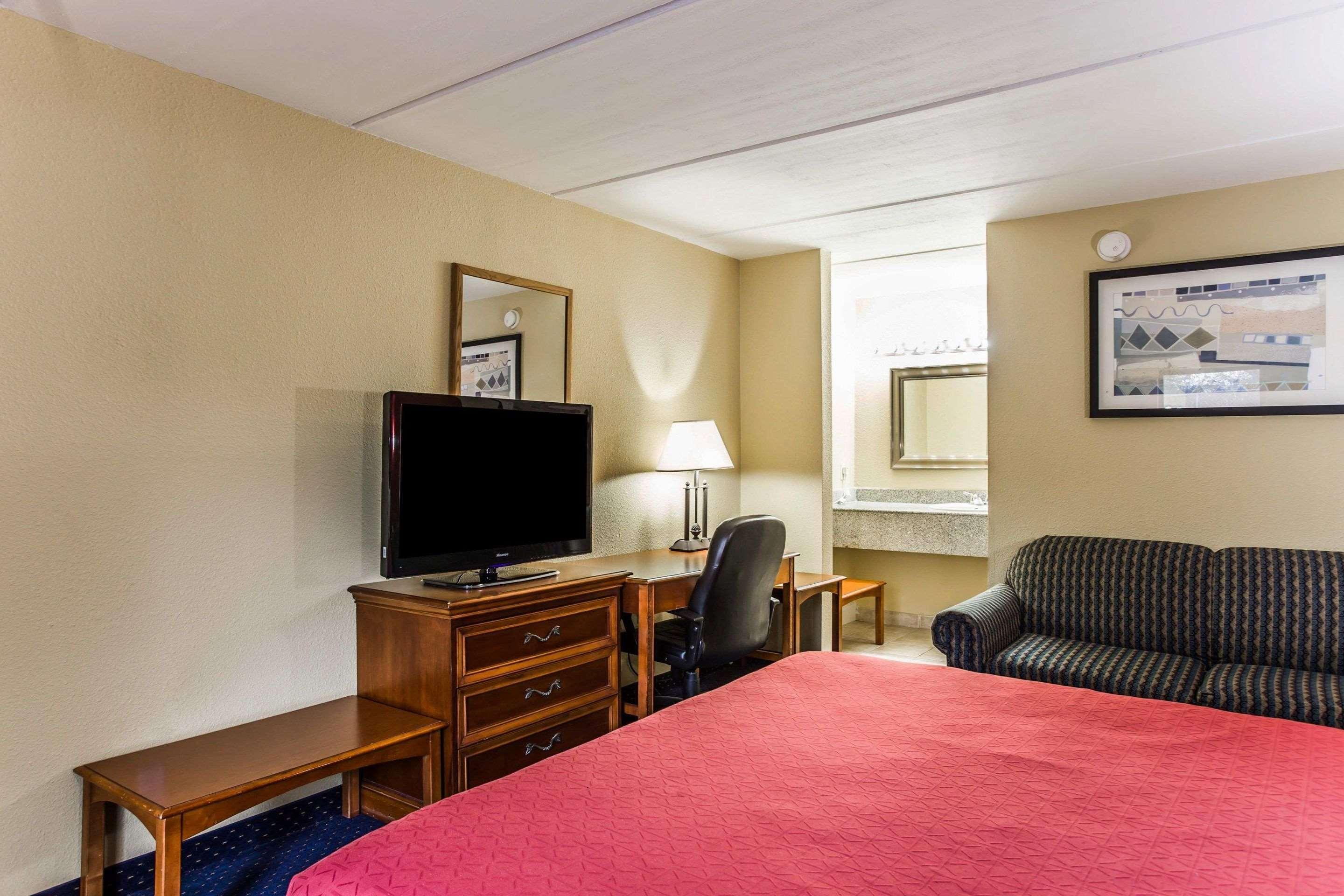 Rodeway Inn Charlotte Downtown Dış mekan fotoğraf